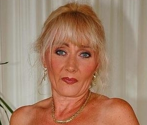 BabeBlondHeet, Vrouw van 60 jaar zoekt man voor sex in Enschede
